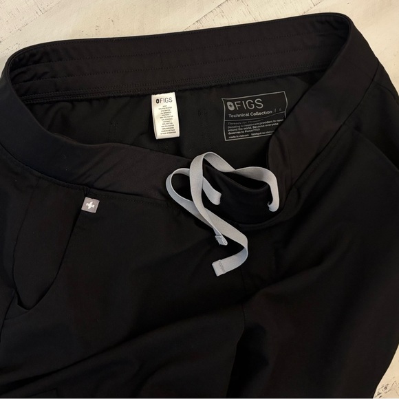 FIGS Technical Collection Black Pants, Size Women’s L,
New without Tags - Picture 6 of 6